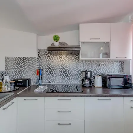 Apartment Lit Razanj