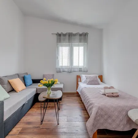 Lit Apartment