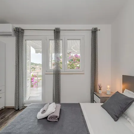 Apartment Lit Razanj