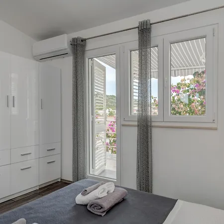 Lit Apartment Razanj