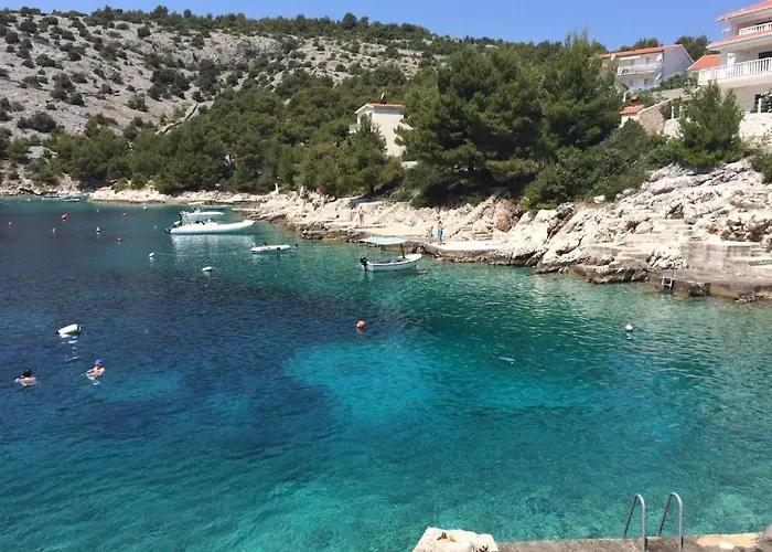 アパート Lit Ražanj