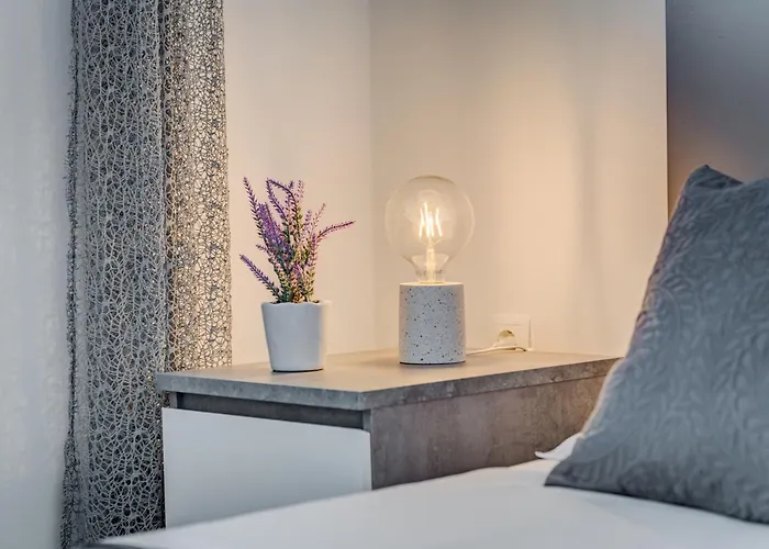 Lit アパート Ražanj