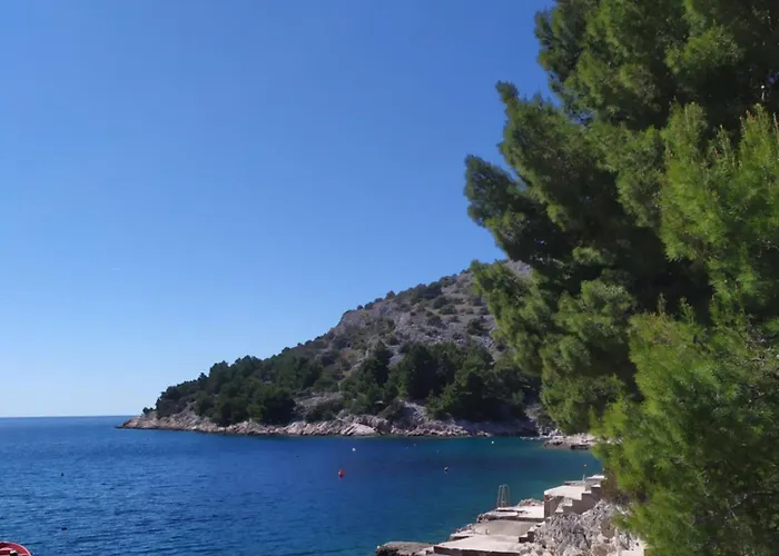 アパート Lit Ražanj